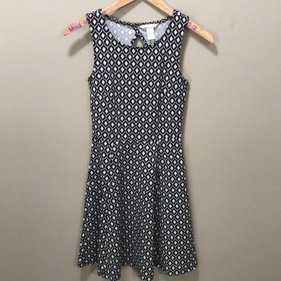 {H&M} Black and White Patterned Skater Dress - Picture 2 of 6